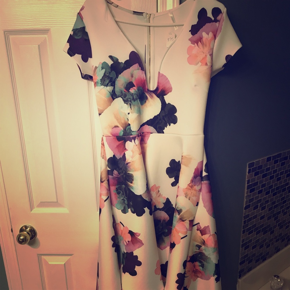 High low classy dress. Great material! NWT